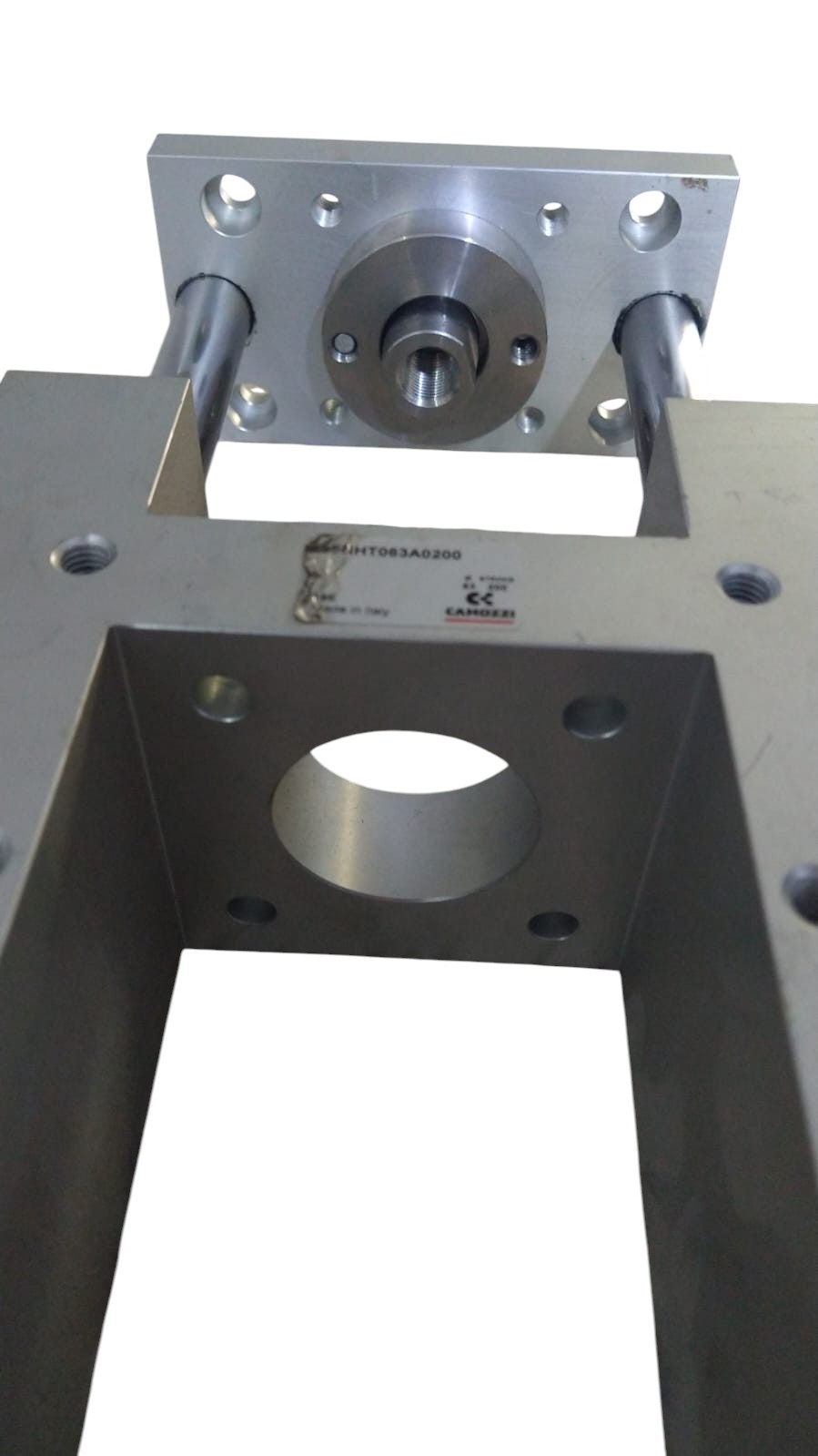GUIA "H" PARA CILINDRO 63MM X 200MM CAMOZZI - Imagen 4
